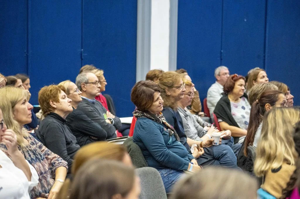 ÉRTSD MEG! Ők tanácskoznak, mi megörökítjük…
