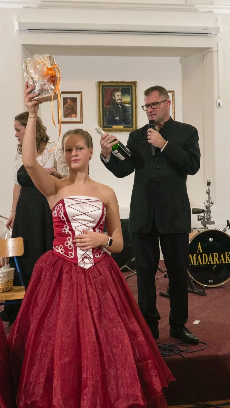 Hatalmas sikert hozott a jubileumi, 10. Hadik Bál