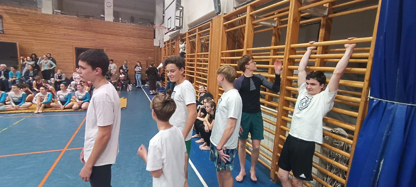 Minitrampolin verseny a Szent Angéla Gimnáziumban