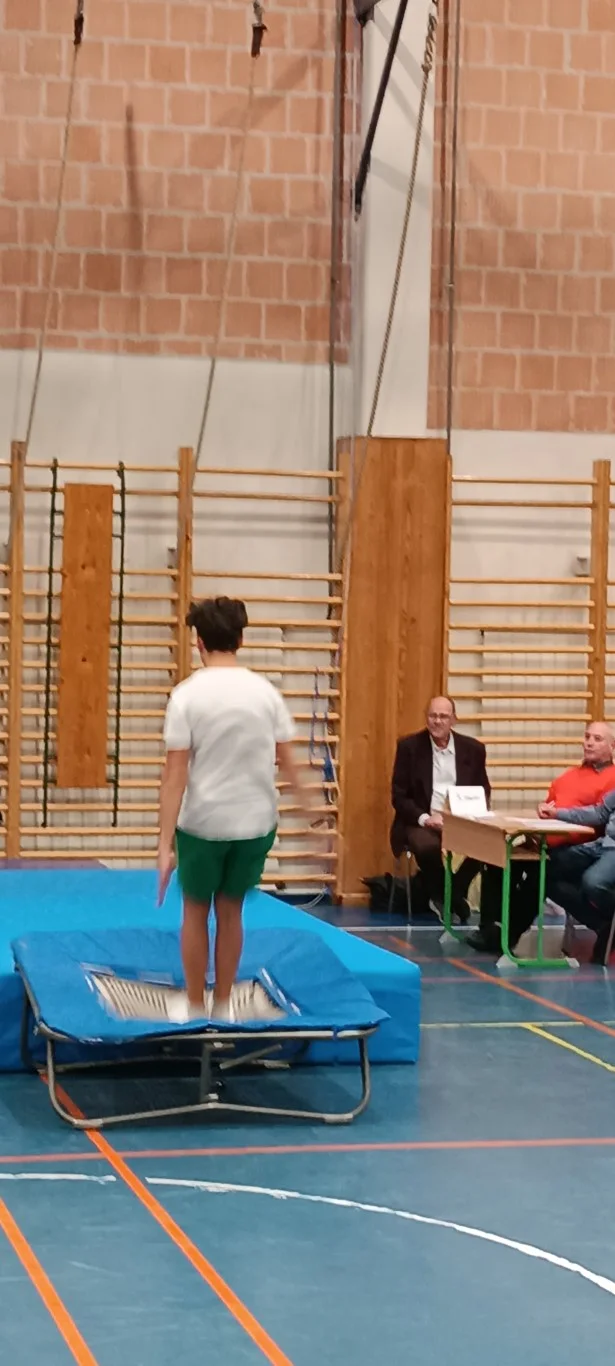 Minitrampolin verseny a Szent Angéla Gimnáziumban