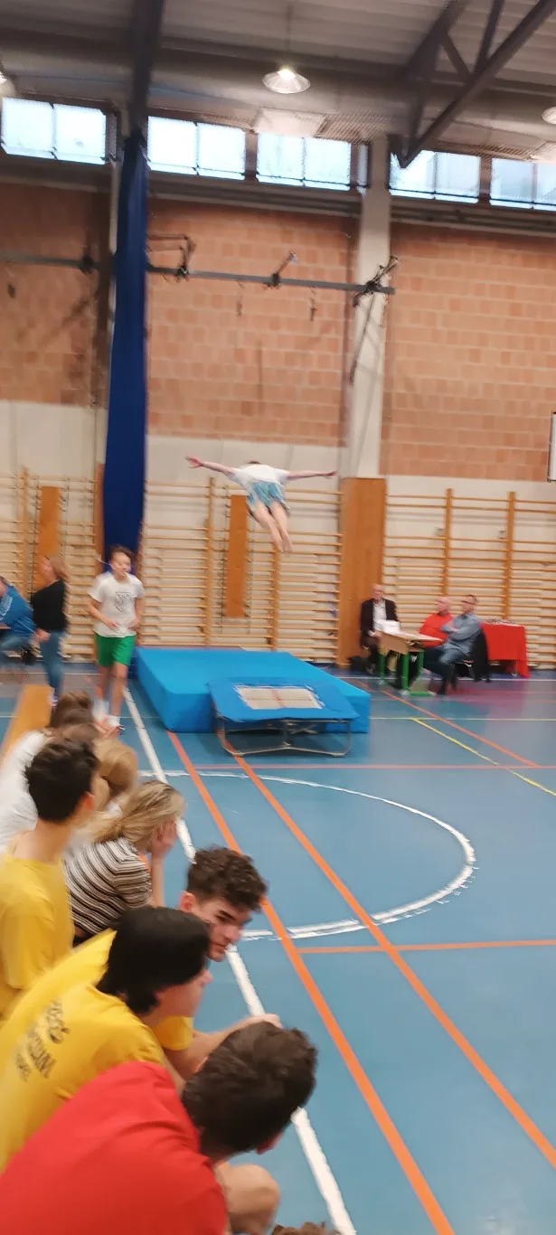 Minitrampolin verseny a Szent Angéla Gimnáziumban