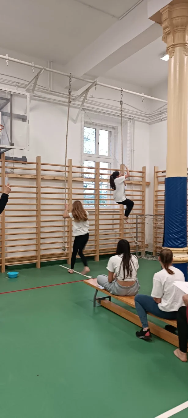 Függeszkedő és Kötélmászó verseny az EKG-ban