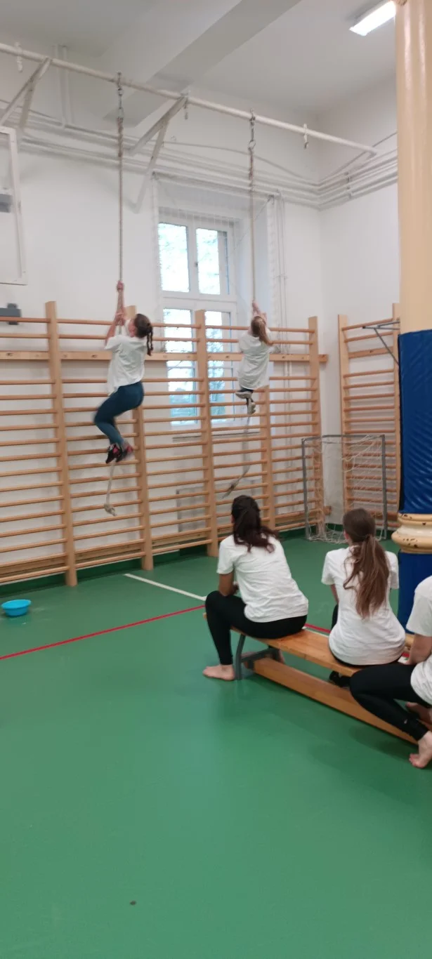 Függeszkedő és Kötélmászó verseny az EKG-ban