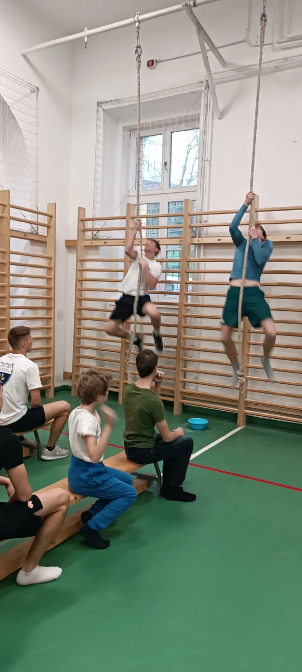 Függeszkedő és Kötélmászó verseny az EKG-ban