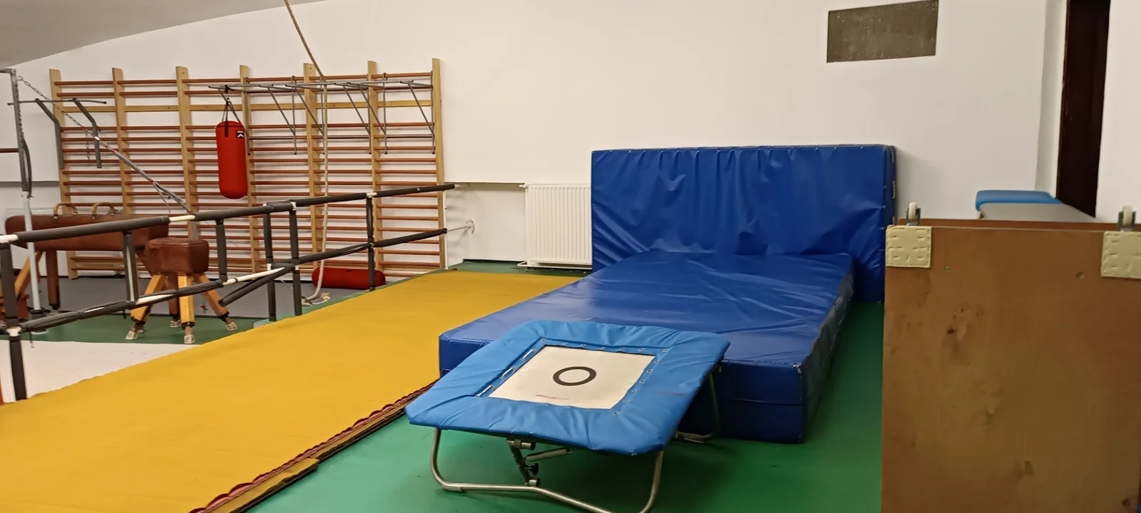 Házi minitrampolin verseny