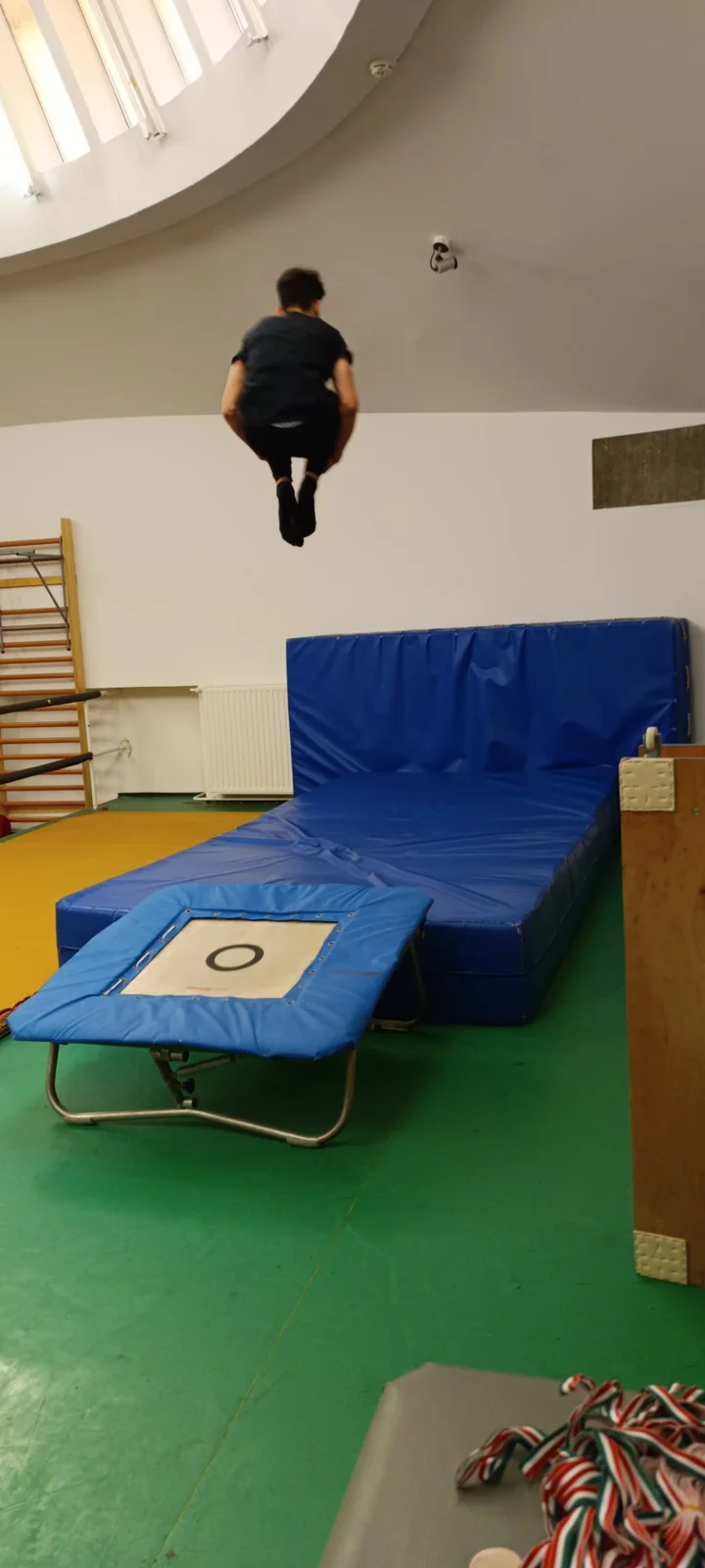 Házi minitrampolin verseny