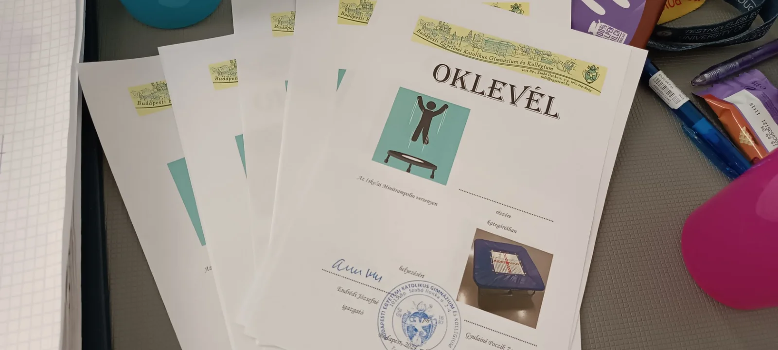 Házi minitrampolin verseny