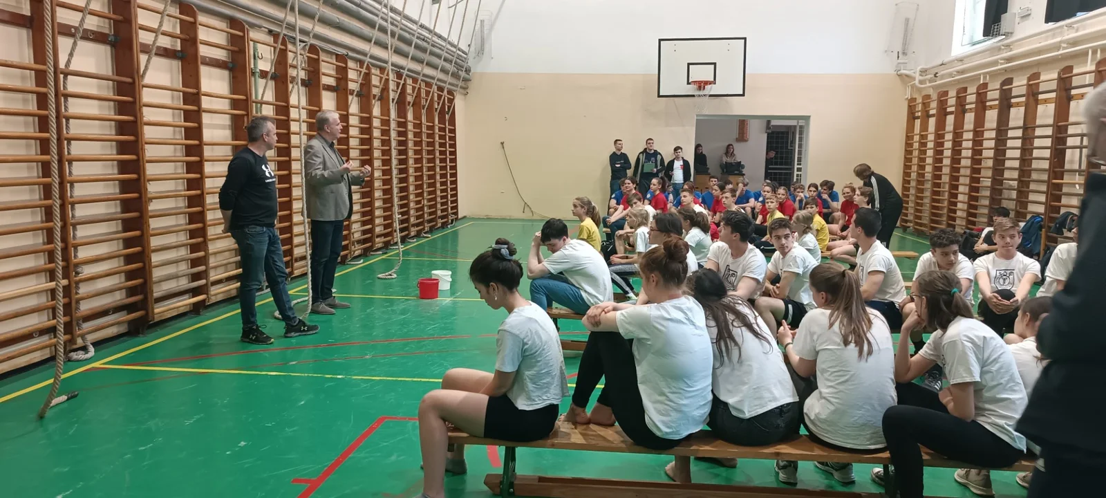 Kötélmászó verseny a Petőfi Gimiben
