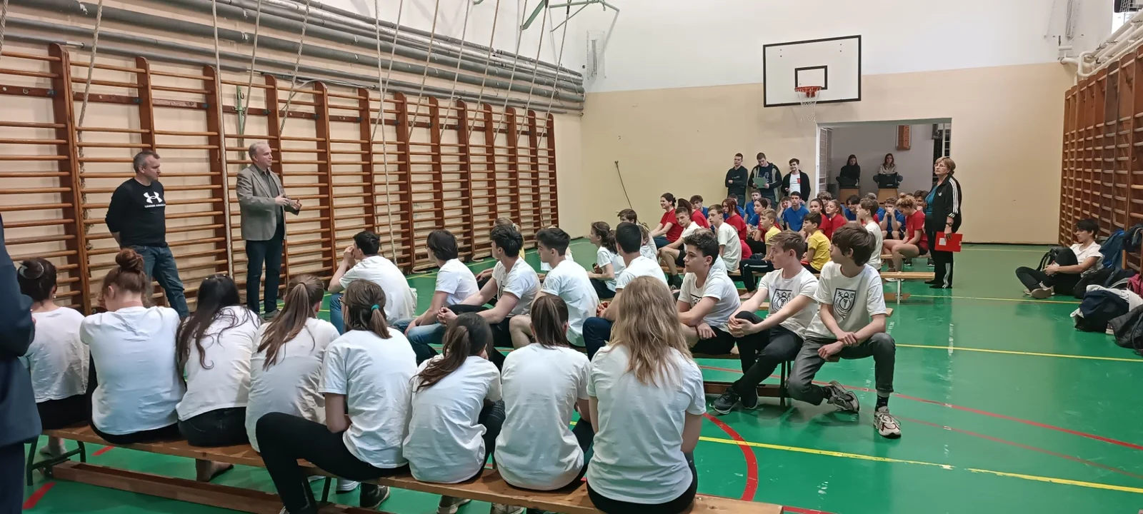 Kötélmászó verseny a Petőfi Gimiben