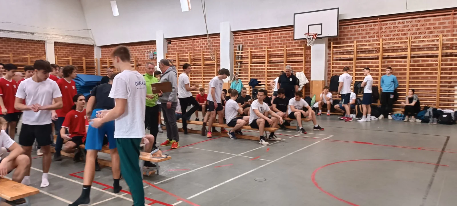 Kötélmászó és függeszkedő verseny a Schulekben
