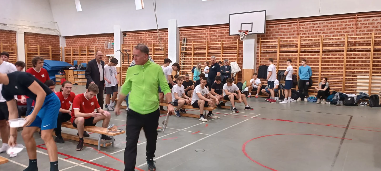 Kötélmászó és függeszkedő verseny a Schulekben