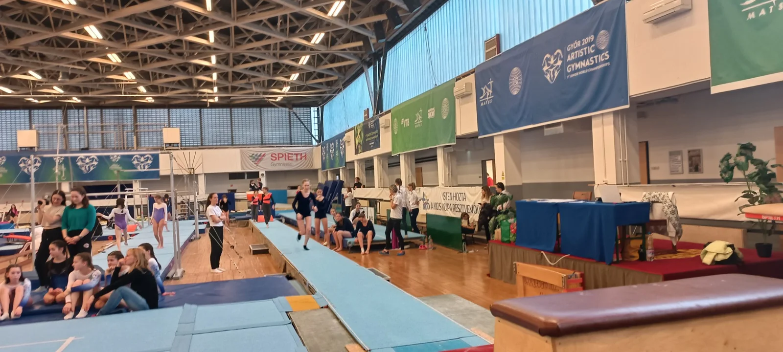 KIDS országos szertorna versenye lányok 3-4.korcsoport