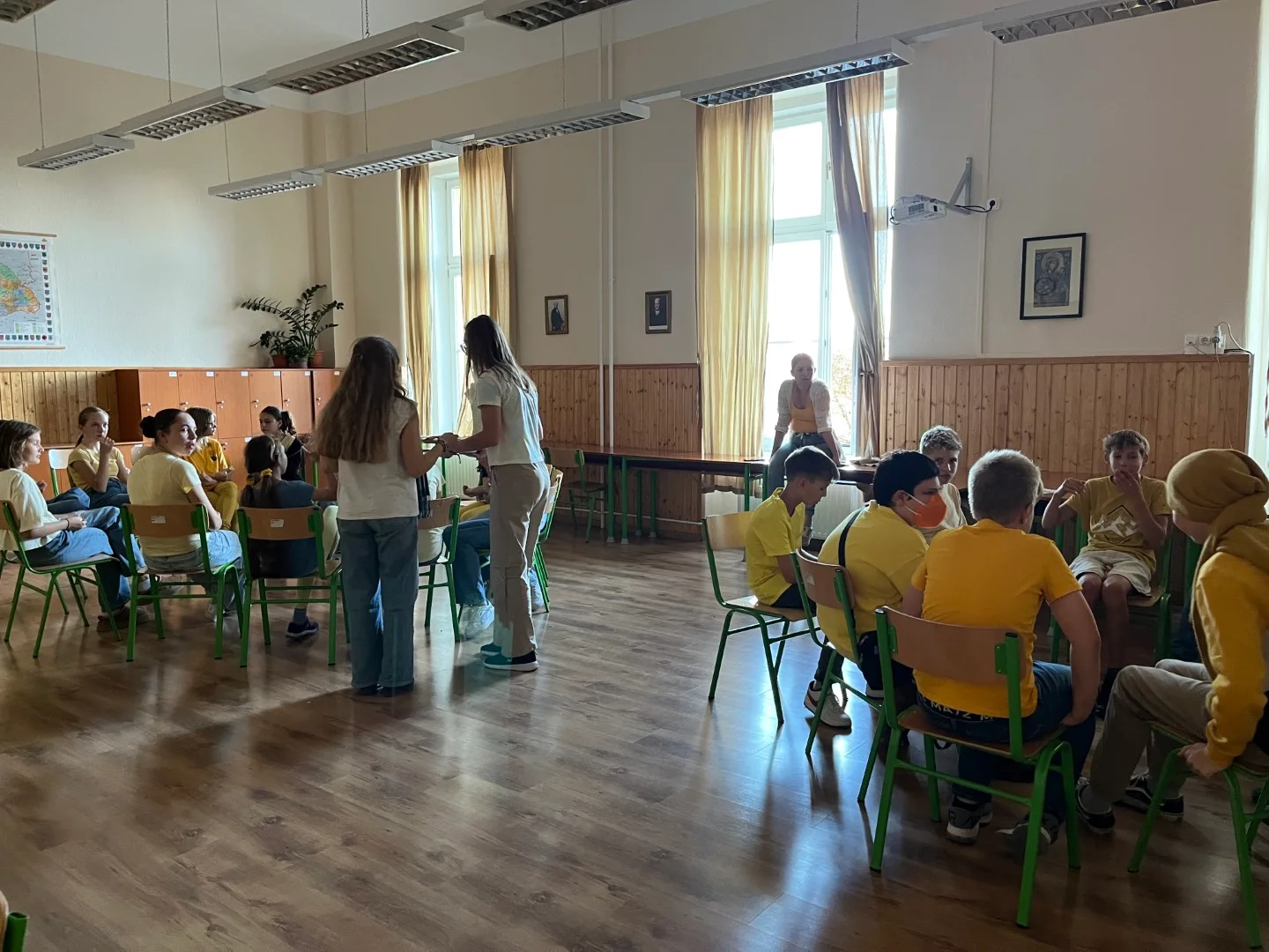 Játékos délután köszöntöttük a gólya osztályokat!