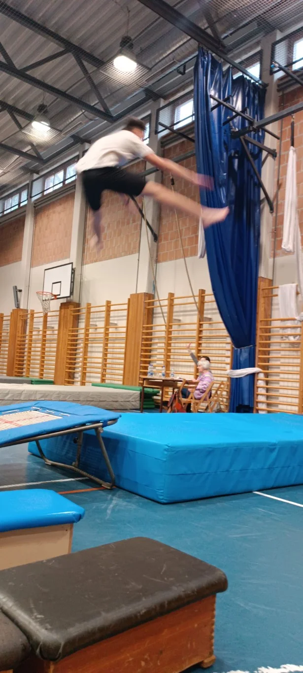 Minitrampolin verseny a Szent Angéla Gimnáziumban