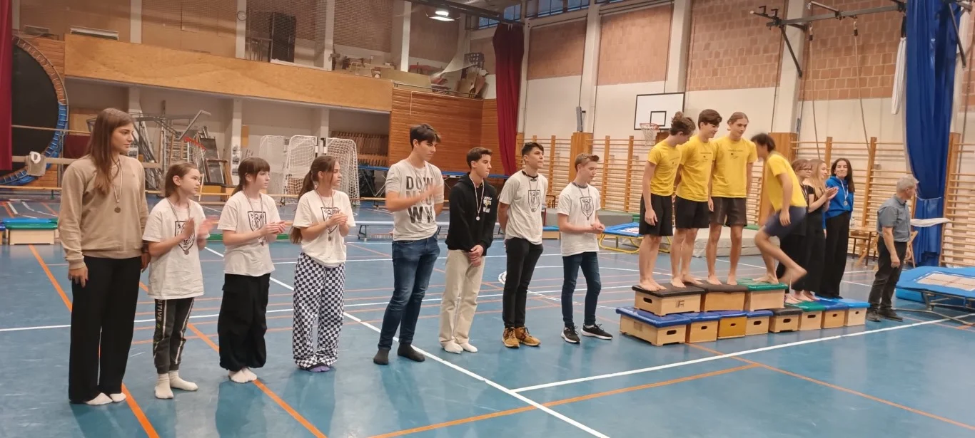 Minitrampolin verseny a Szent Angéla Gimnáziumban