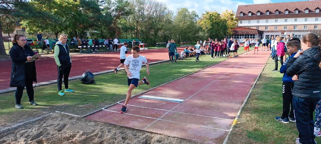 Meszlényi Atlétika Kupa Tata