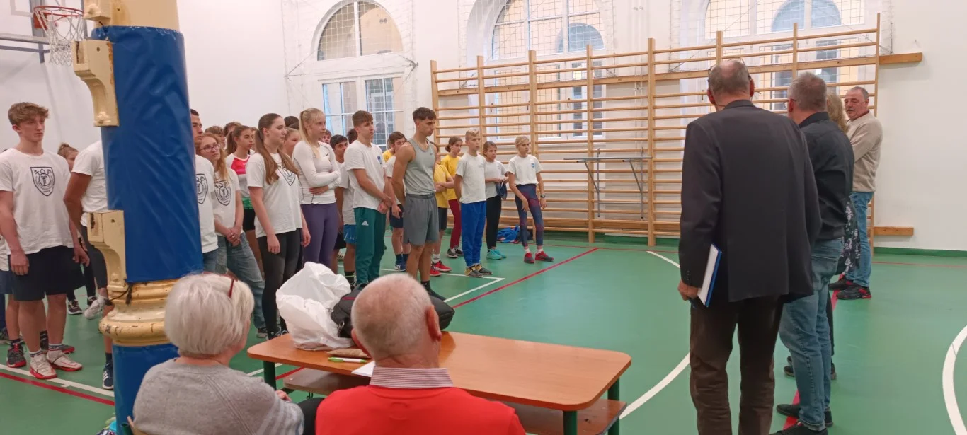 Kötélmászó és függeszkedő verseny az EKG-ban