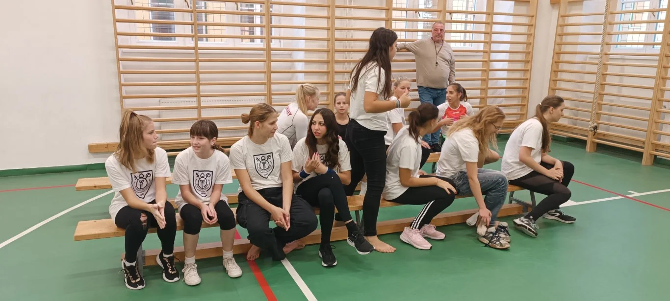 Kötélmászó és függeszkedő verseny az EKG-ban