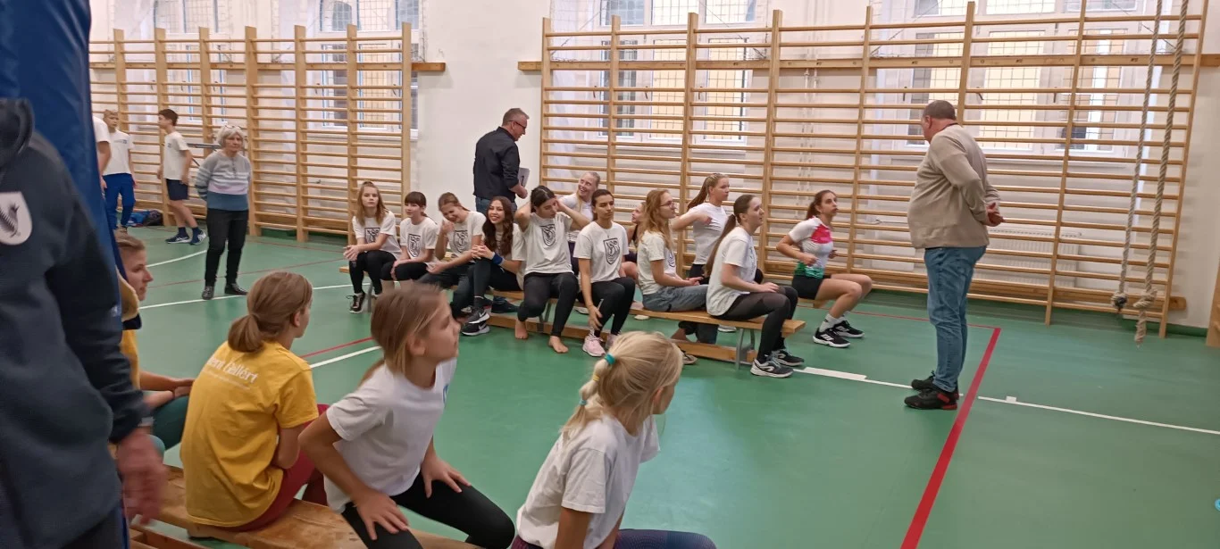 Kötélmászó és függeszkedő verseny az EKG-ban