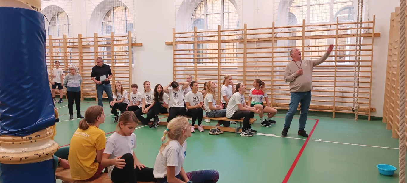 Kötélmászó és függeszkedő verseny az EKG-ban