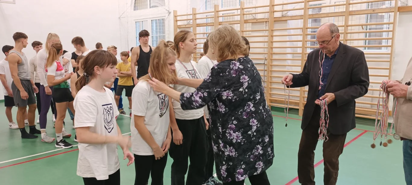 Kötélmászó és függeszkedő verseny az EKG-ban