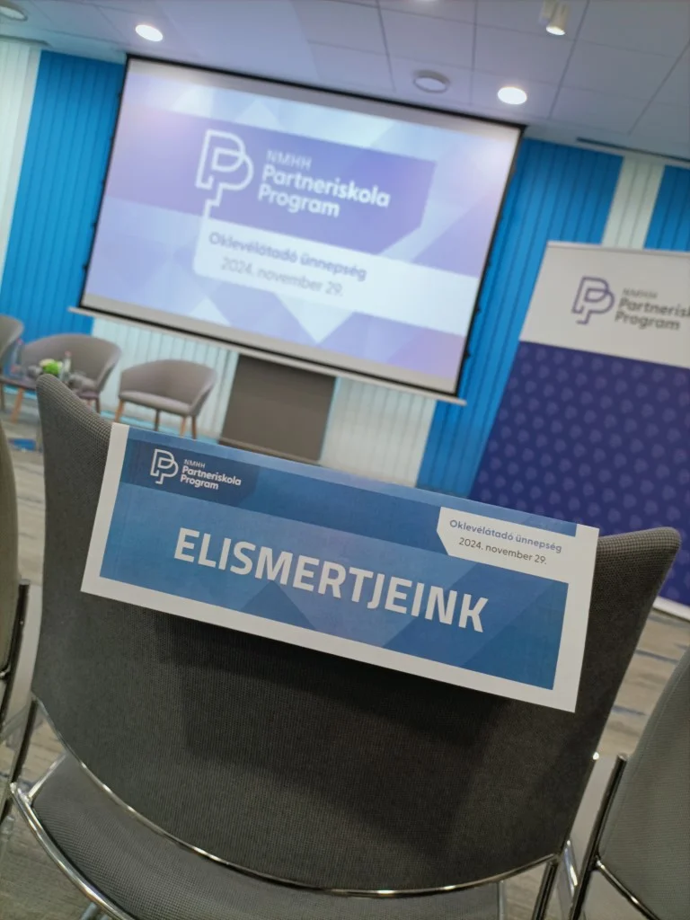 NMHH-s elismerés Lőkös-Birdal tanárnőnek és Király tanár úrnak