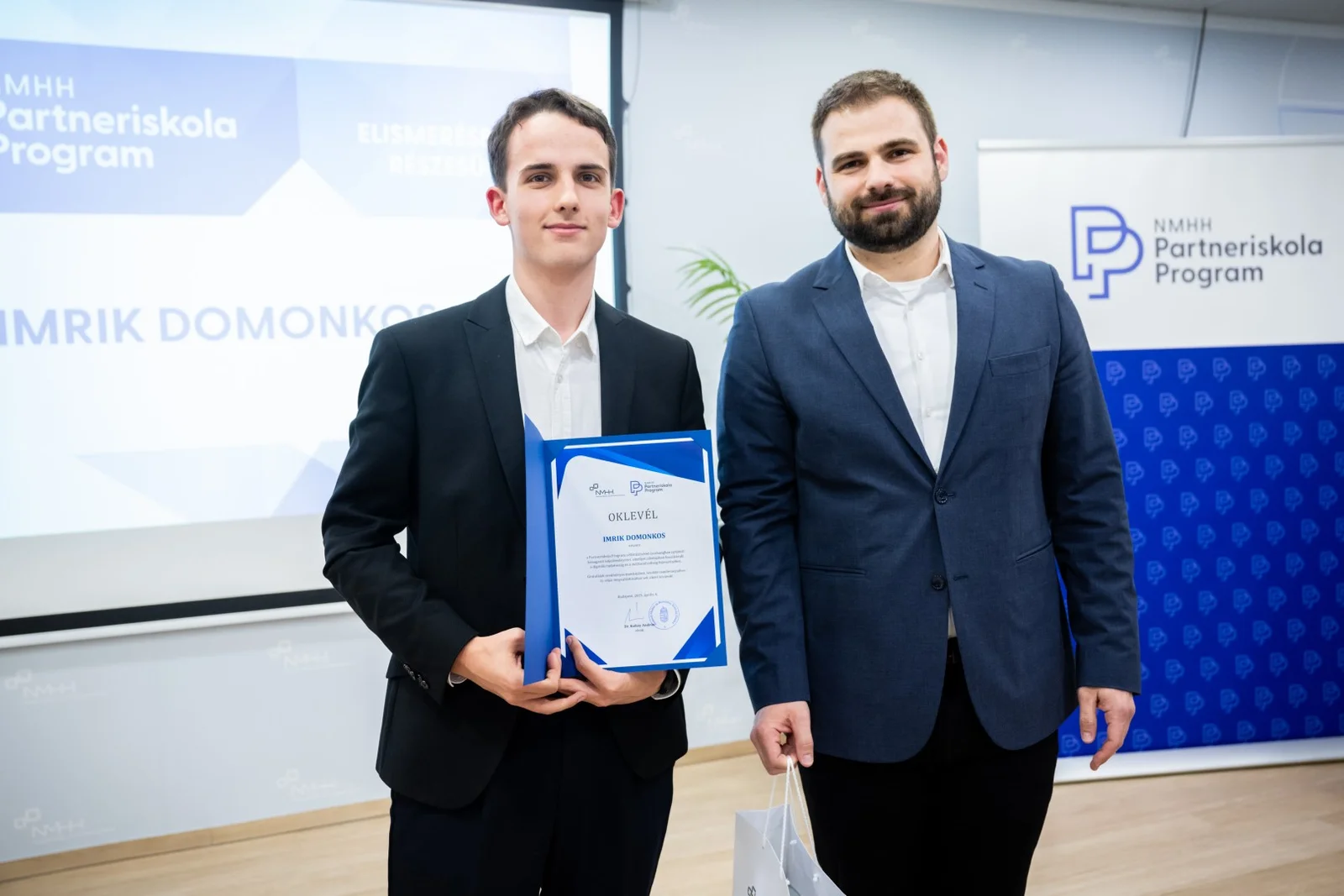 NMHH-s elismerés Zrinyi-Gál Rékának és Imrik Domonkosnak