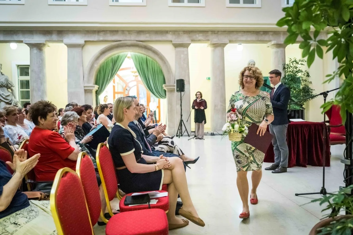 Tanári kitüntetések