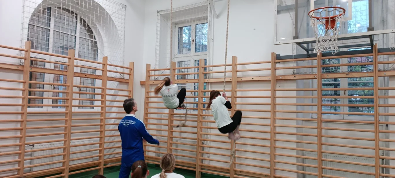 A BTSz Kötélmászó és Függeszkedő versenye az EKG-ban