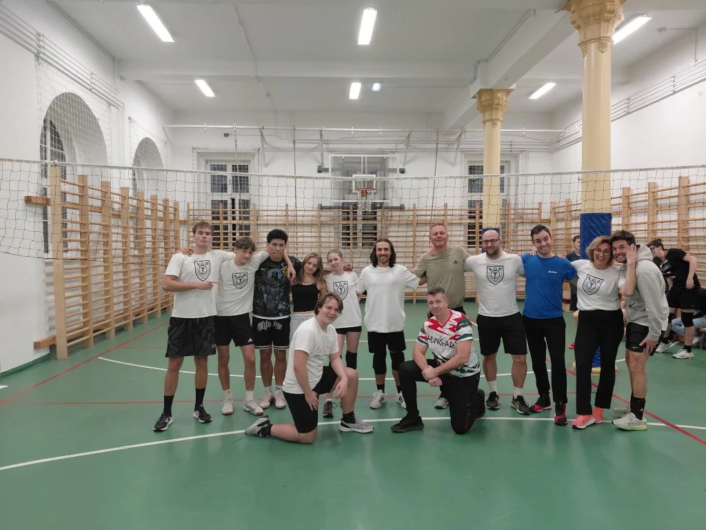10 ÓRÁS RÖPLABDA