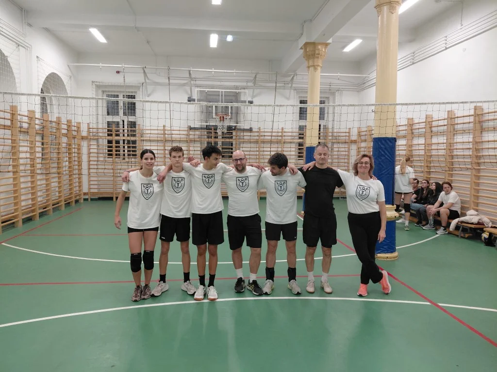 10 ÓRÁS RÖPLABDA