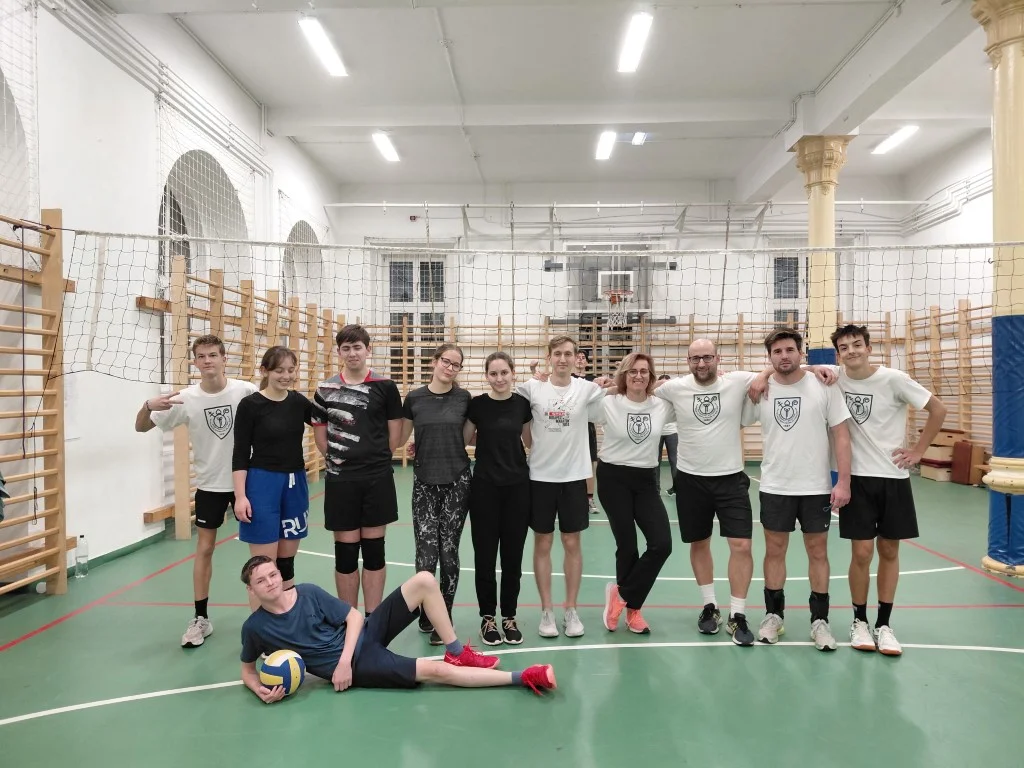10 ÓRÁS RÖPLABDA