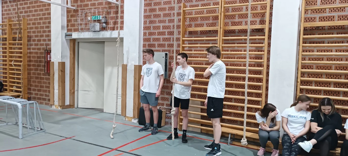 Kötélmászó verseny a Schulek Frigyes Technikumban