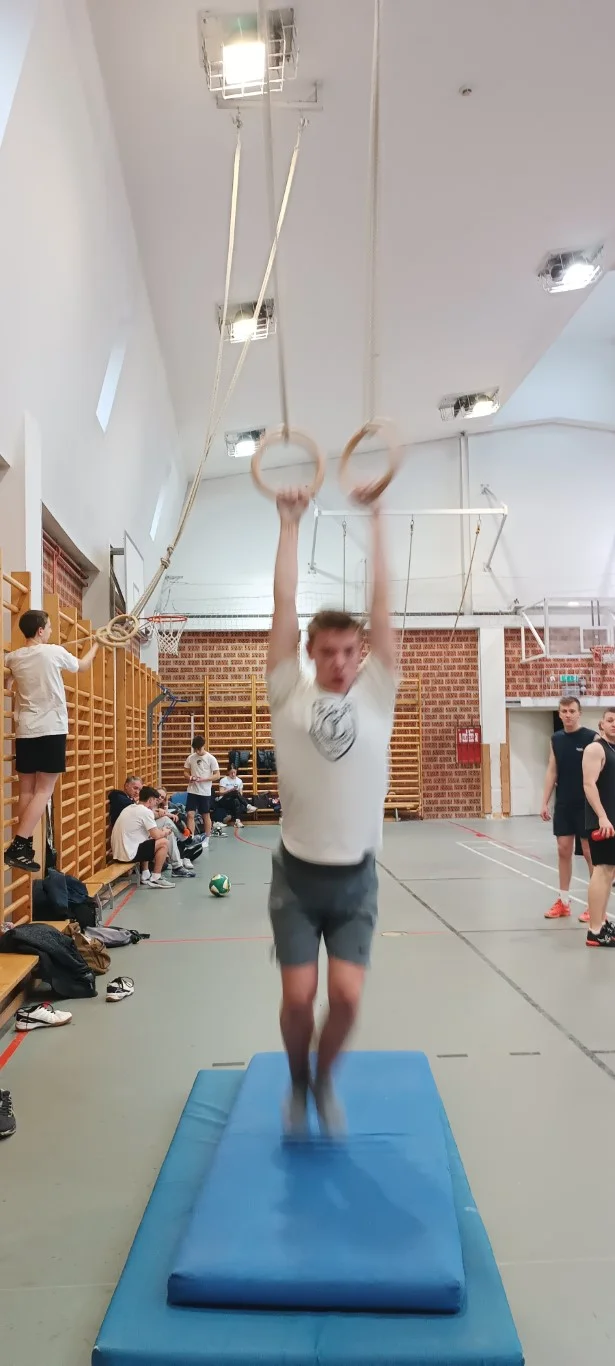 Kötélmászó verseny a Schulek Frigyes Technikumban