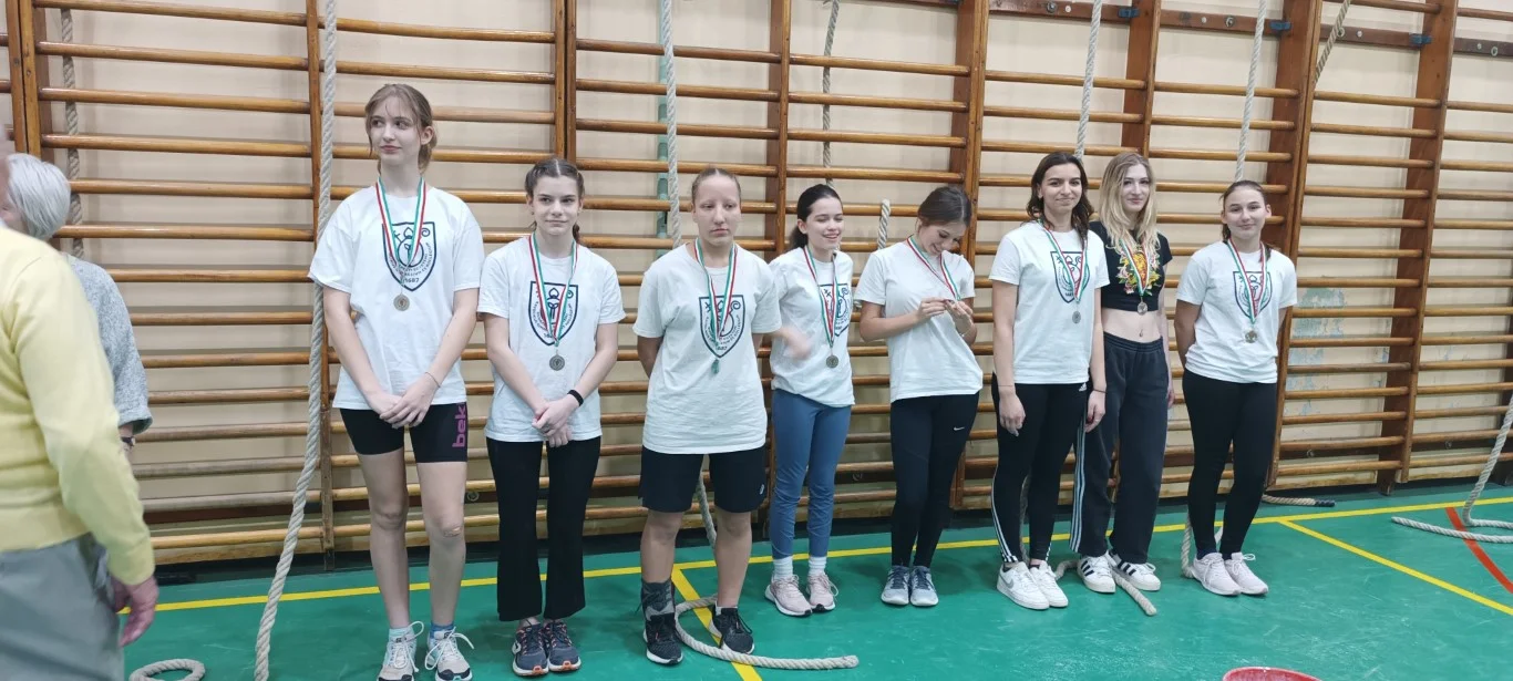 Kötélmászó verseny a Petőfi Gimnáziumban